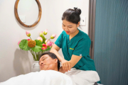 10 Giờ Tối Vẫn Đau Vai Gáy? Đây Là Lý Do Nhiều Người Tại TP.HCM Chọn Massage Tại Nhà HCM
